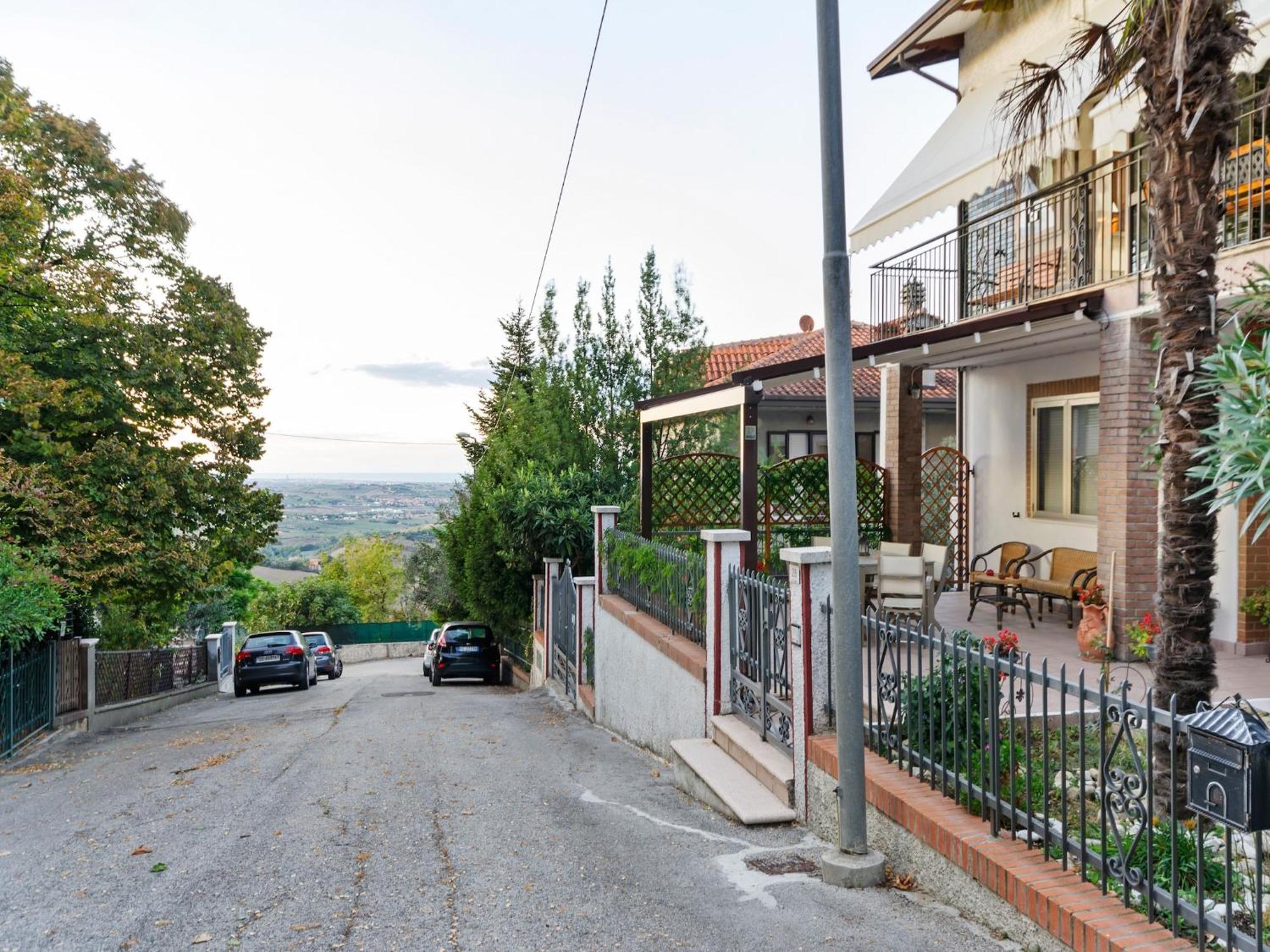 Pleasant Apartment With Courtyard Saludecio ภายนอก รูปภาพ