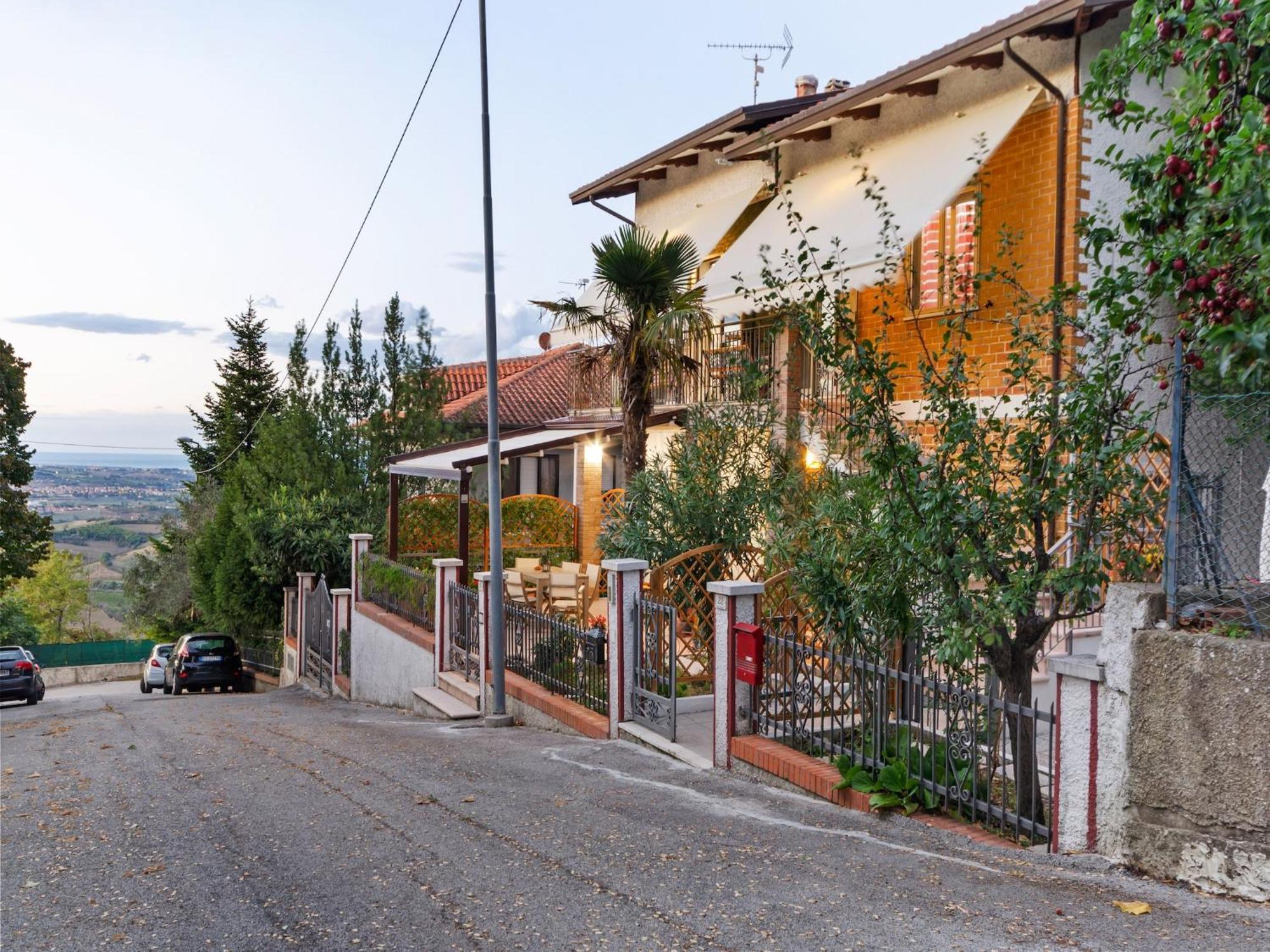 Pleasant Apartment With Courtyard Saludecio ภายนอก รูปภาพ