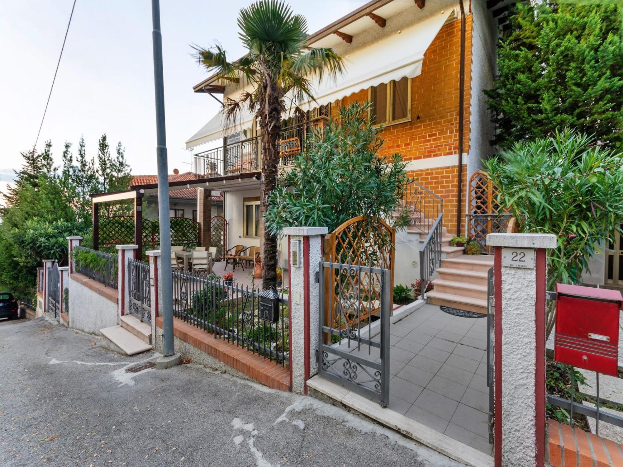 Pleasant Apartment With Courtyard Saludecio ภายนอก รูปภาพ